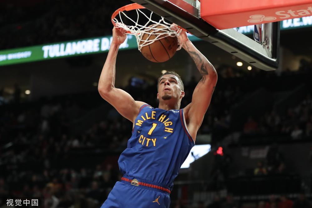 甚至暴露出 甚至暴露出